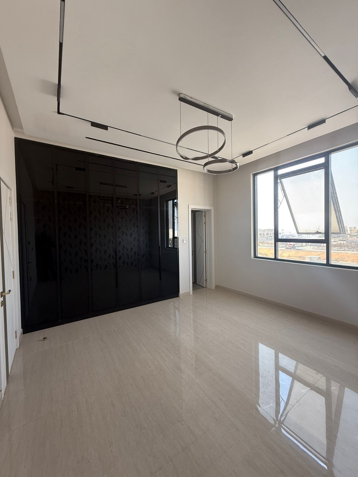 For sale: Luxurious modern villa, fully equipped with air conditioning, electricity, and AC units. 2