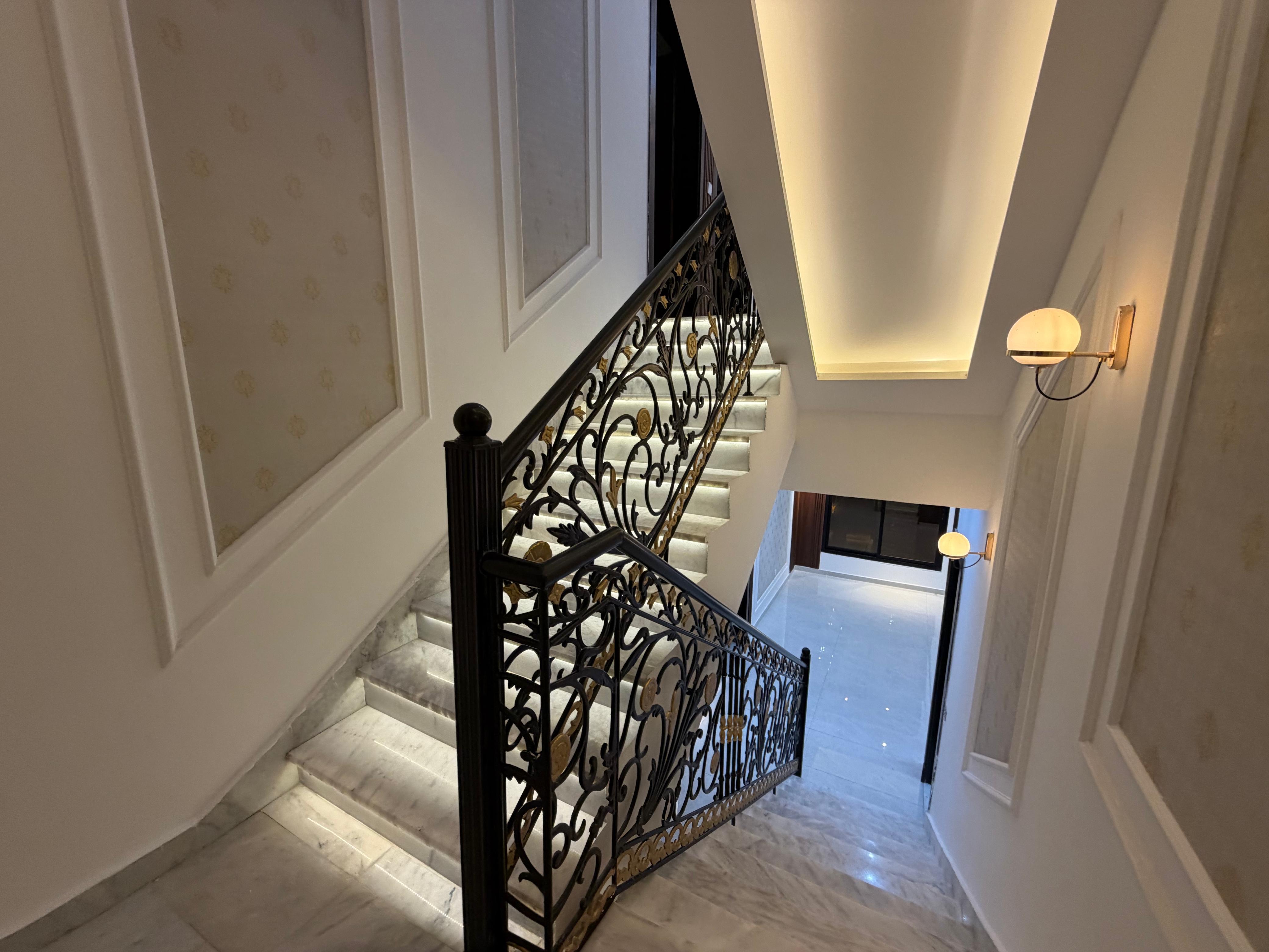 Classic villa for sale, built entirely of stone, in Al-Haliou 2 area 6