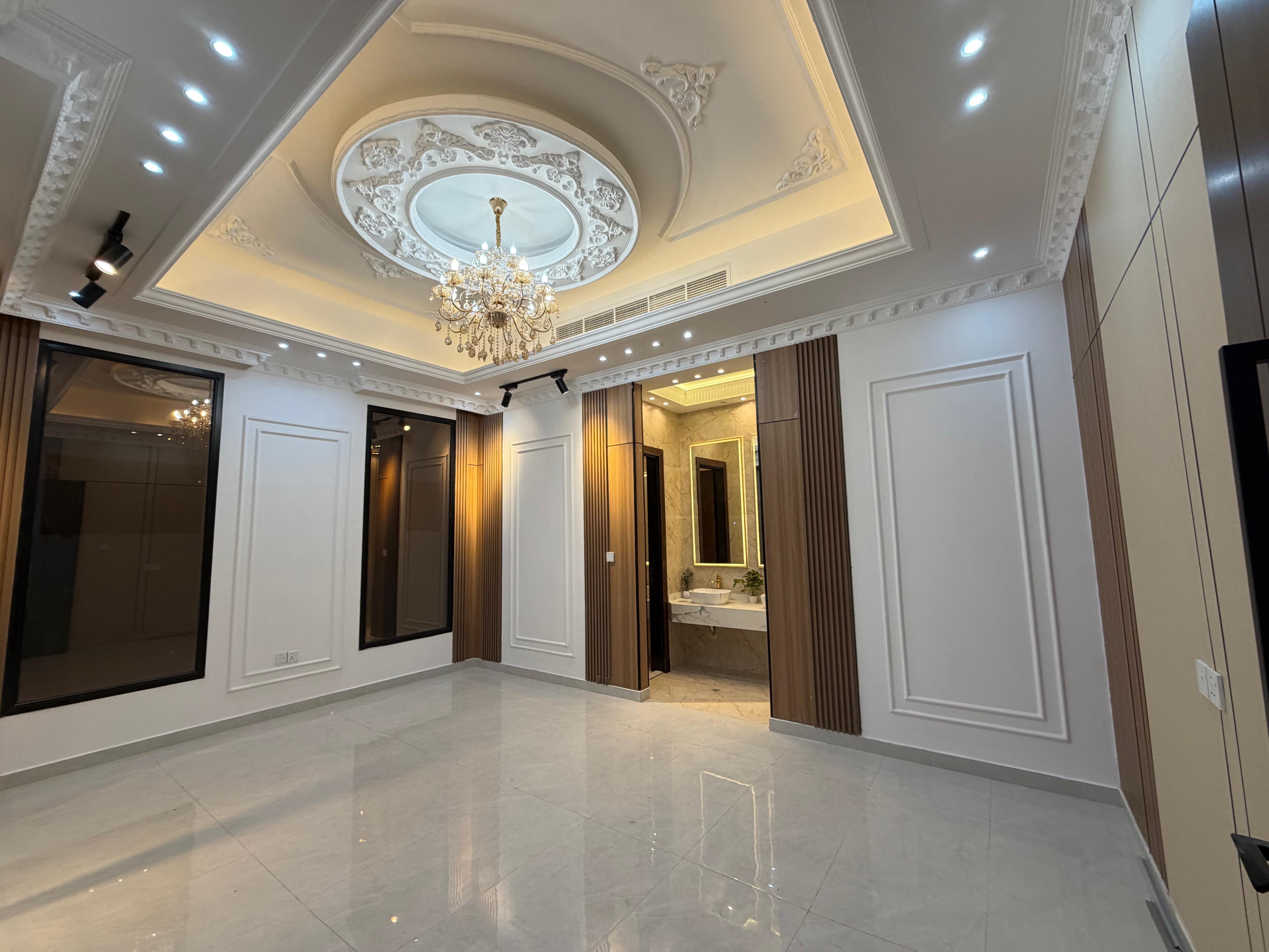 Classic villa for sale, built entirely of stone, in Al-Haliou 2 area 12