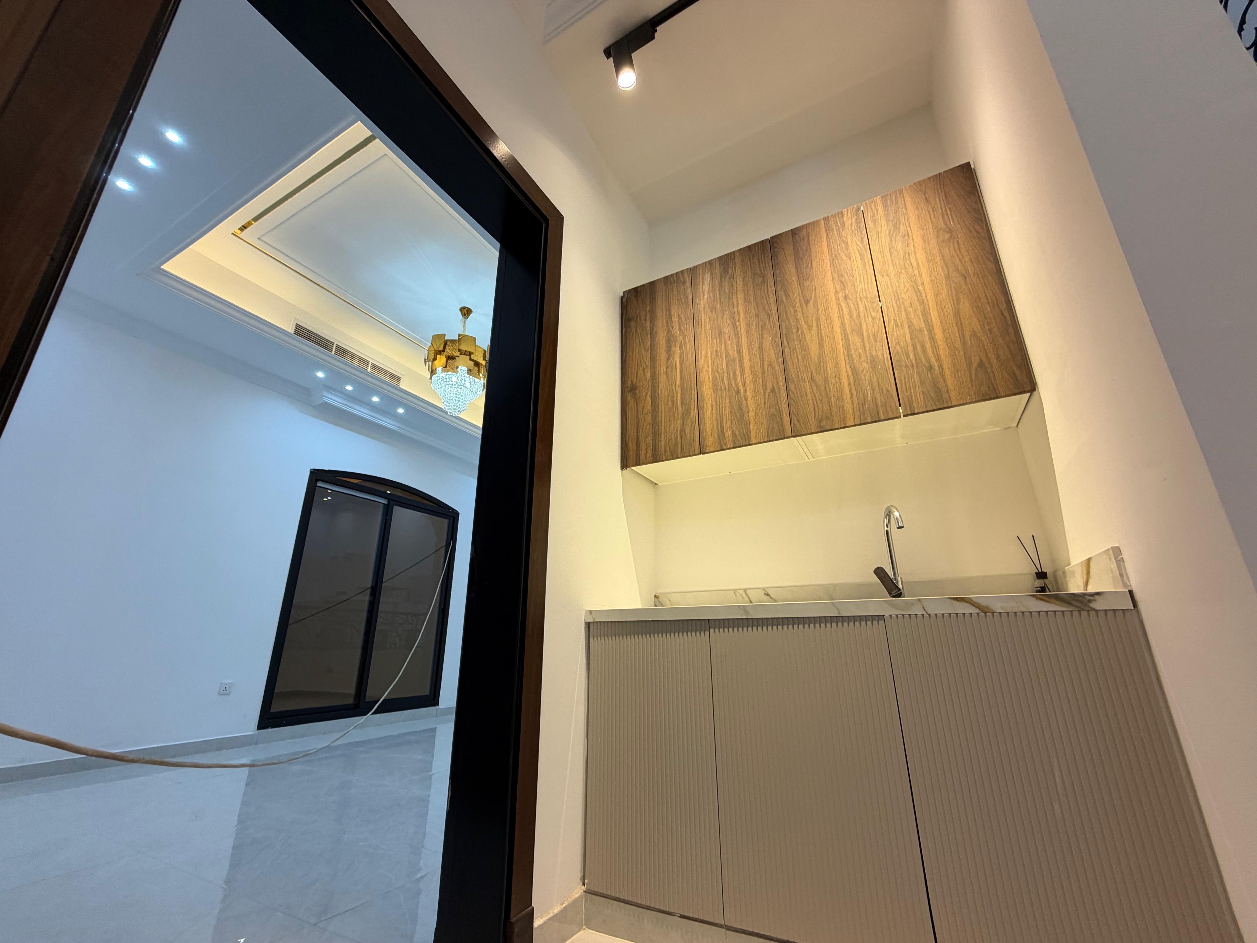 Classic villa for sale, built entirely of stone, in Al-Haliou 2 area 14