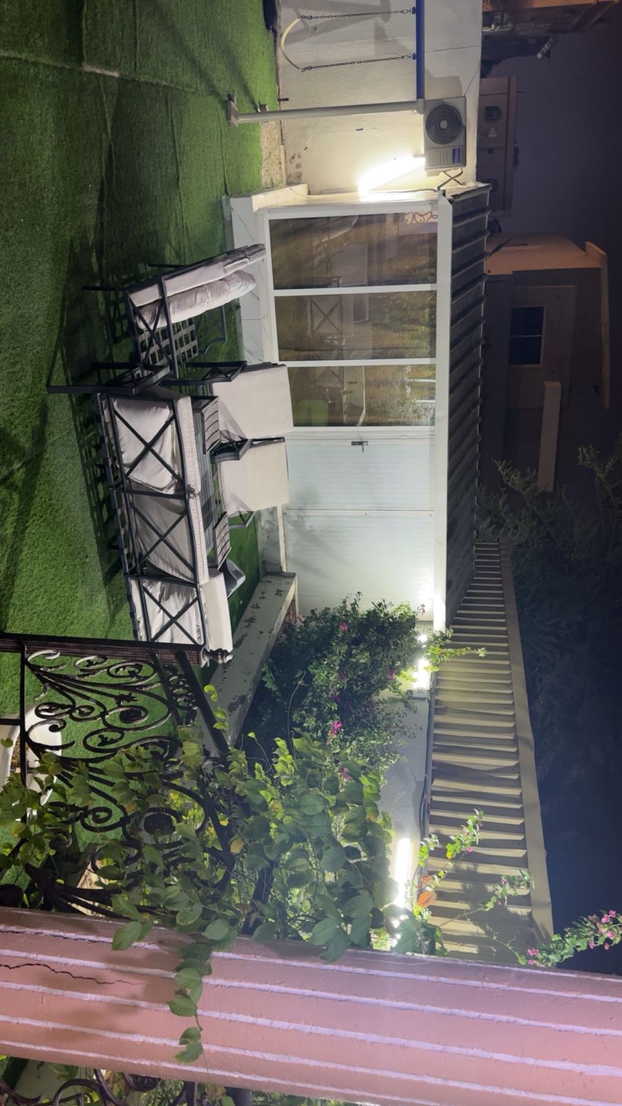 Large villa for sale, fully furnished; price includes electricity, water, and air conditioning. 14