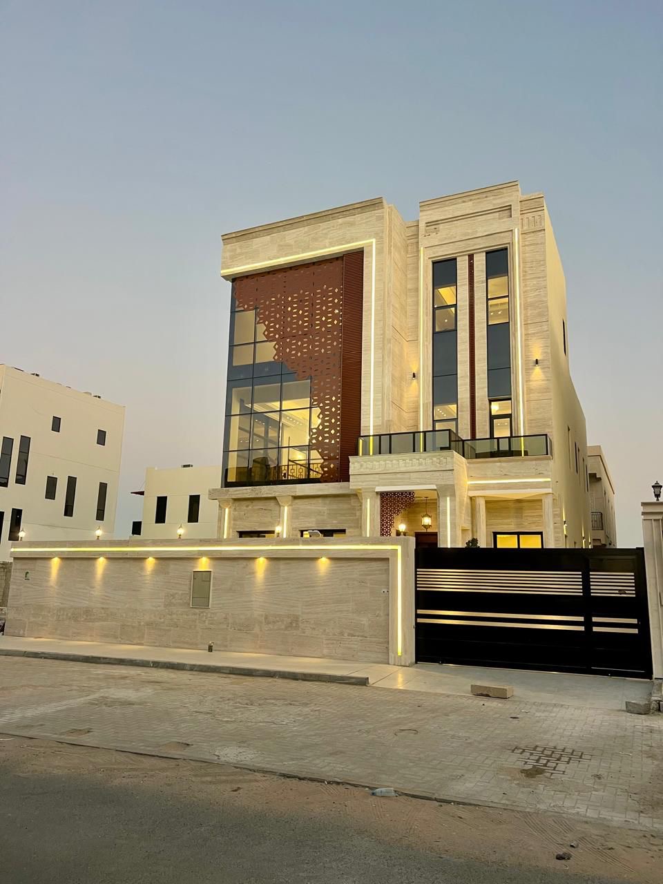 Luxury villa for sale in Al-Aliya area with private pool 3