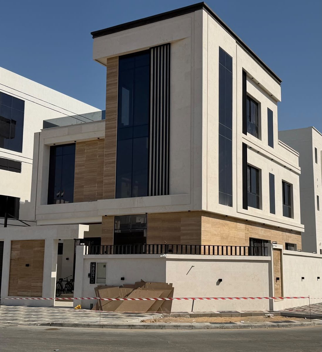 Luxury villa for sale, corner lot, high-end finishing, fully centralized air conditioning