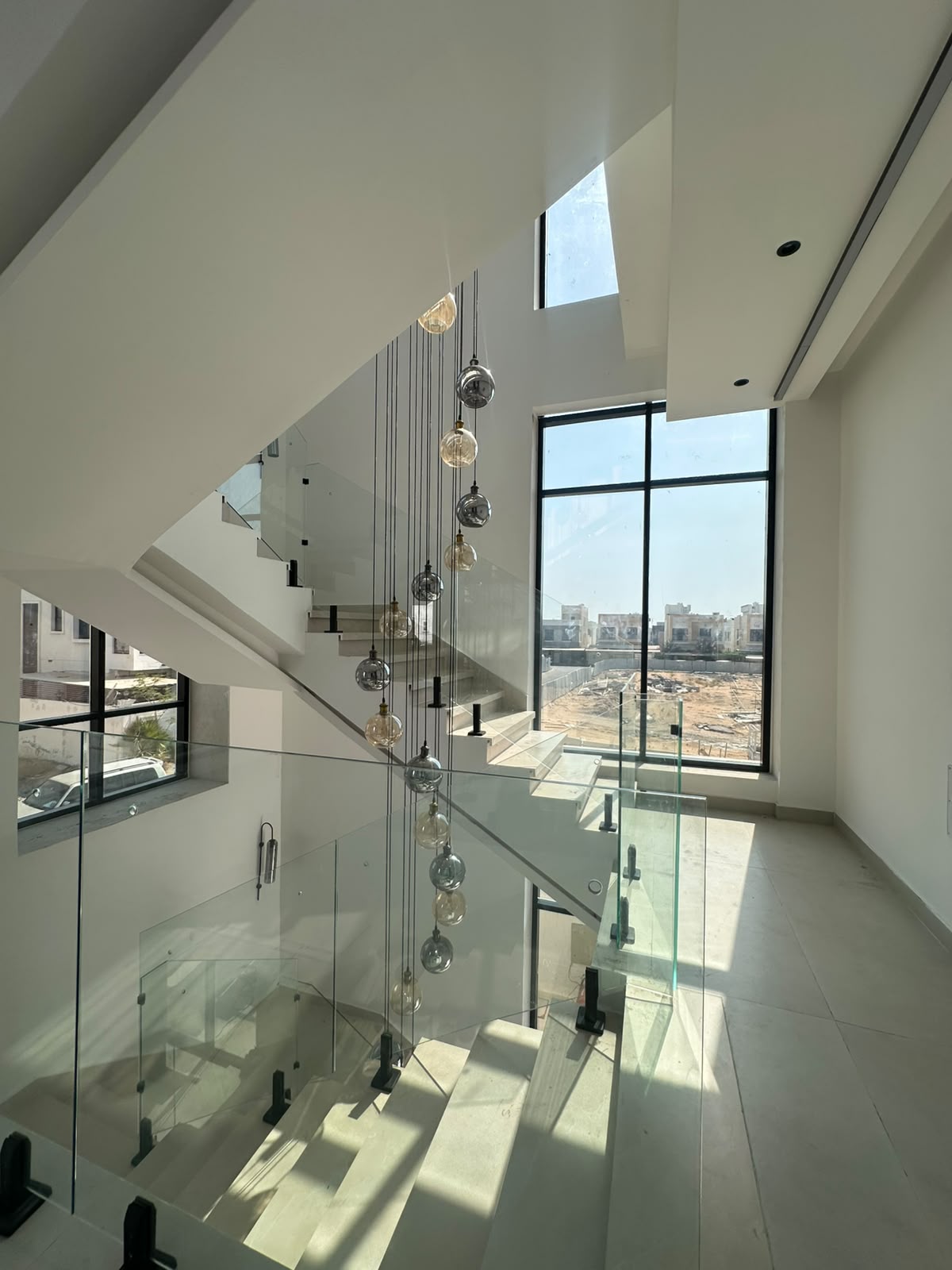 Luxury villa for sale, corner lot, high-end finishing, fully centralized air conditioning 3