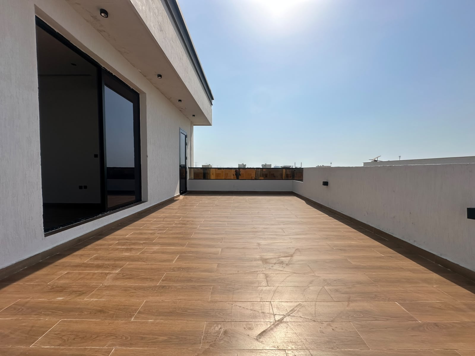 Luxury villa for sale, corner lot, high-end finishing, fully centralized air conditioning 4