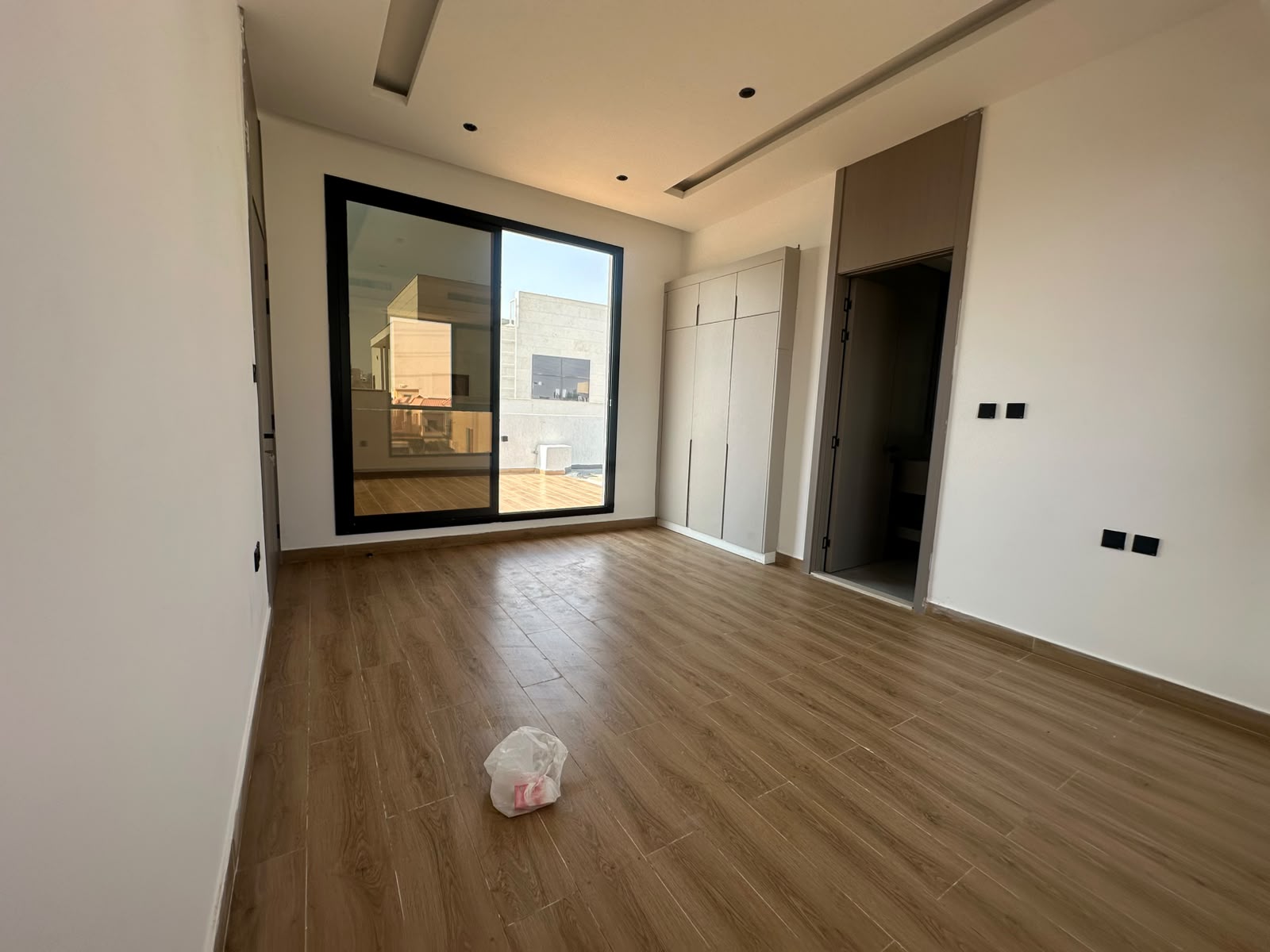 Luxury villa for sale, corner lot, high-end finishing, fully centralized air conditioning 7
