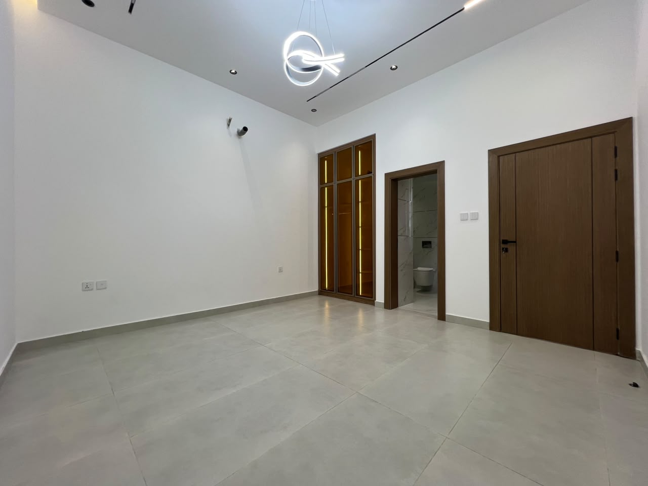 Luxury townhouse for sale in Al Zahia area 3