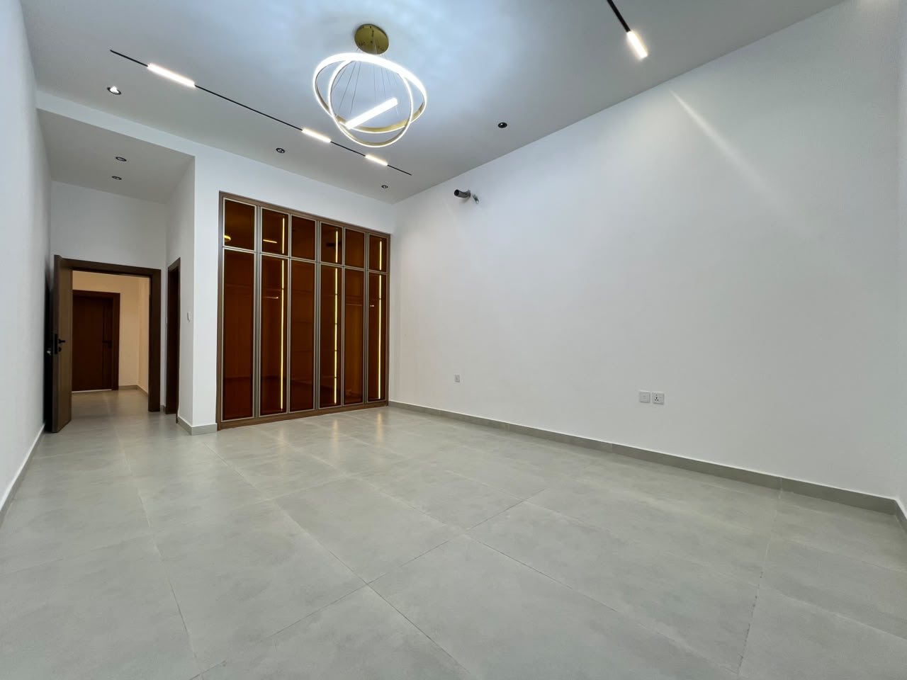 Luxury townhouse for sale in Al Zahia area 6
