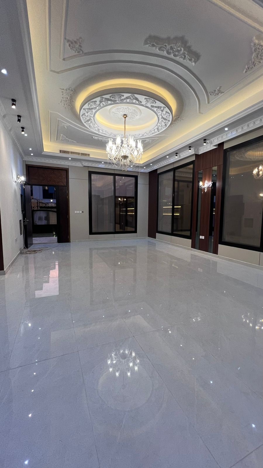 For sale: Miniature palace in Al Alia area, Ajman, including water, electricity, and air conditioning. 3