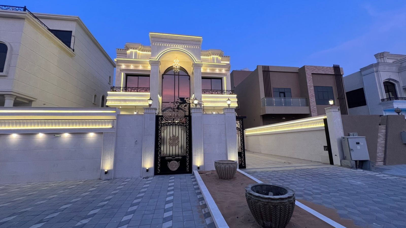 For sale: Miniature palace in Al Alia area, Ajman, including water, electricity, and air conditioning. 6