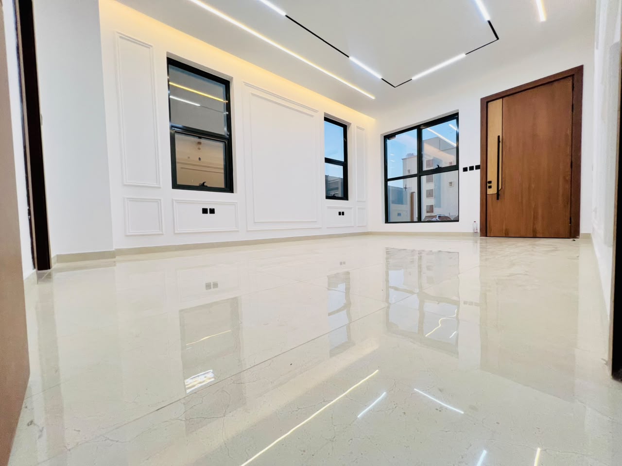 Villa for sale in Al Zahia area, modern design, special price 4