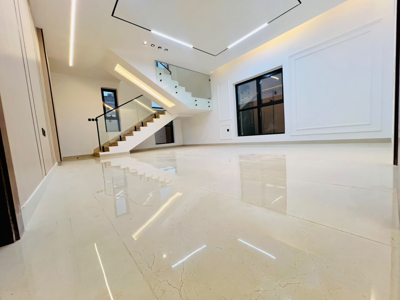 Villa for sale in Al Zahia area, modern design, special price 5