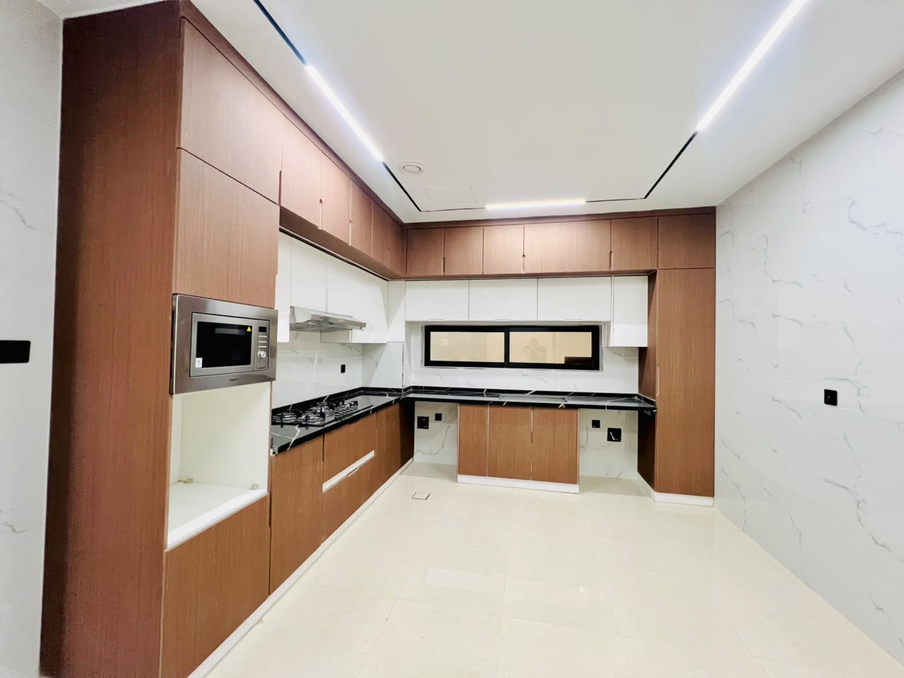 Villa for sale in Al Zahia area, modern design, special price 7