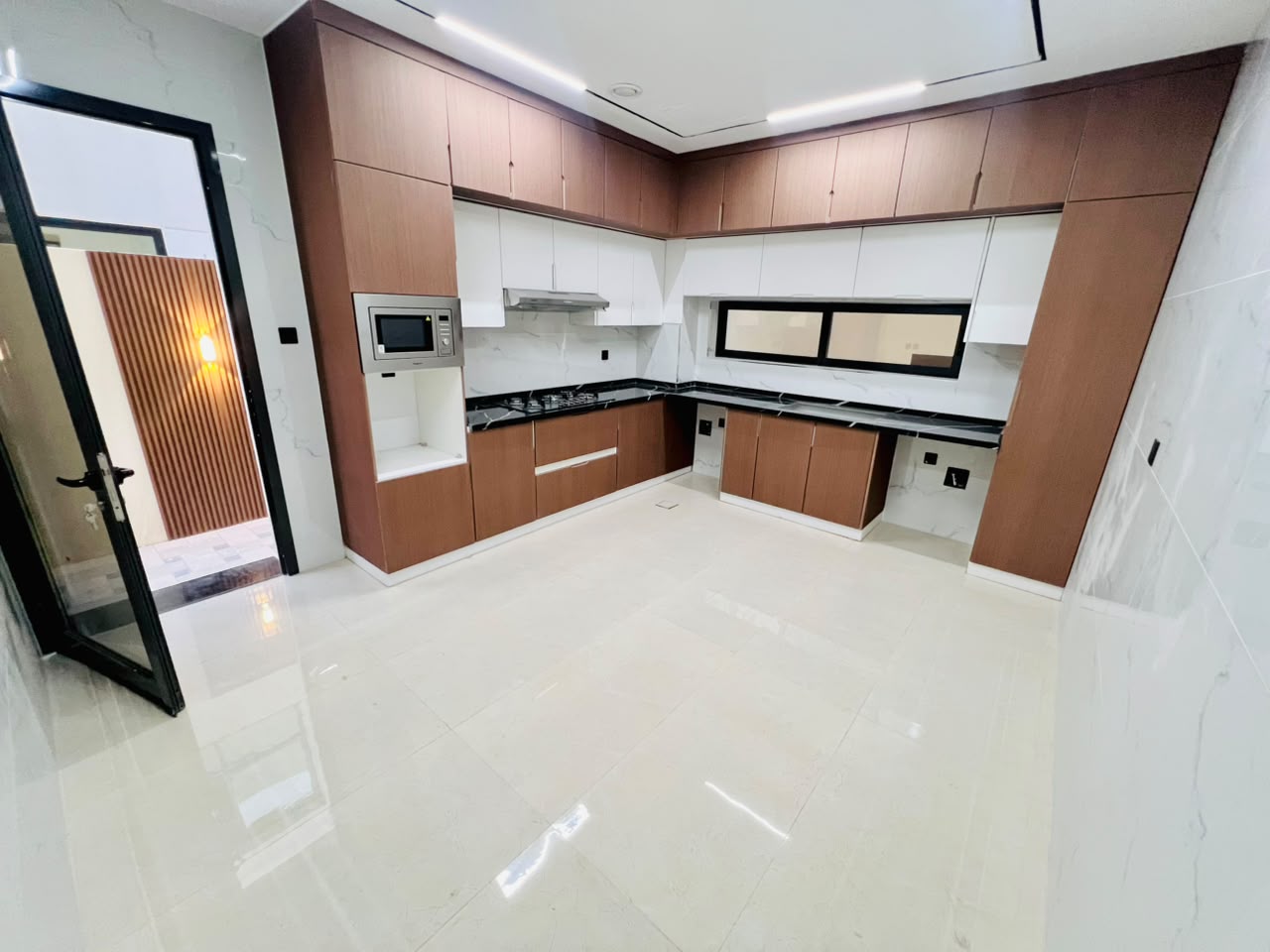 Villa for sale in Al Zahia area, modern design, special price 8