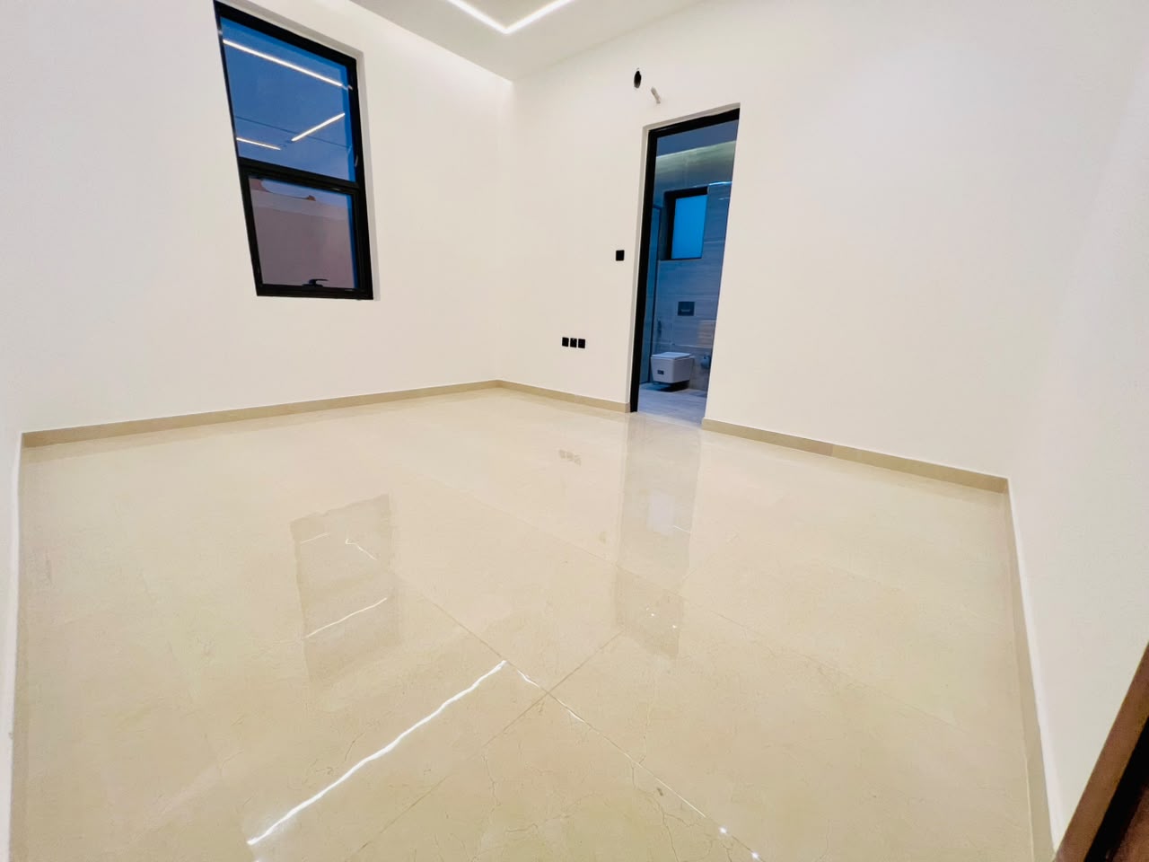 Villa for sale in Al Zahia area, modern design, special price 9