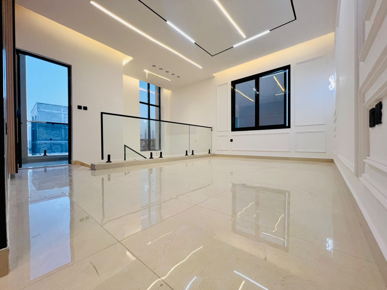 Villa for sale in Al Zahia area, modern design, special price 10