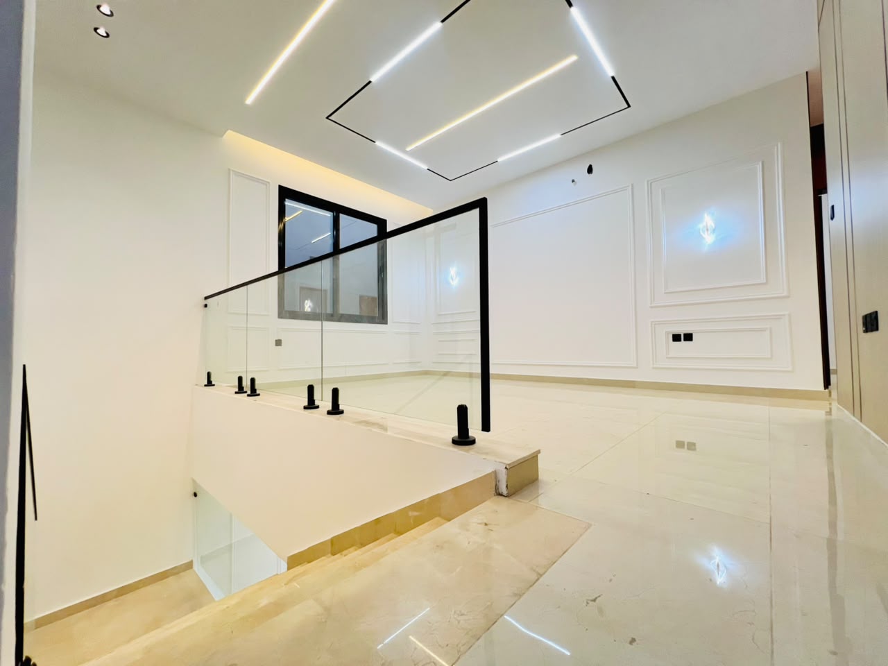 Villa for sale in Al Zahia area, modern design, special price 11