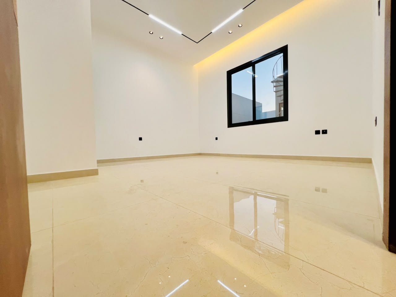 Villa for sale in Al Zahia area, modern design, special price 15