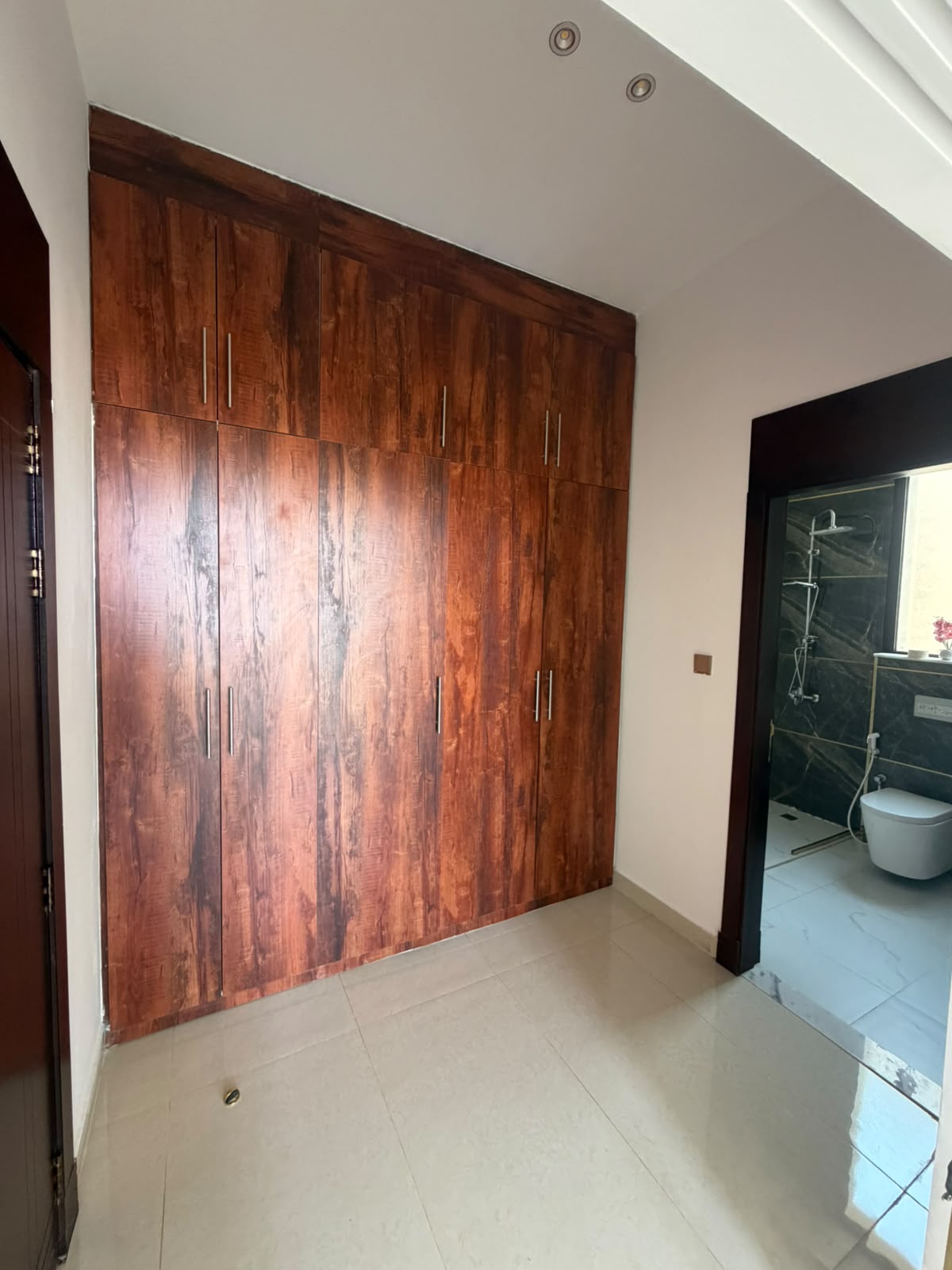 Modern villa for sale in Al Yasmin, registration fees included 4