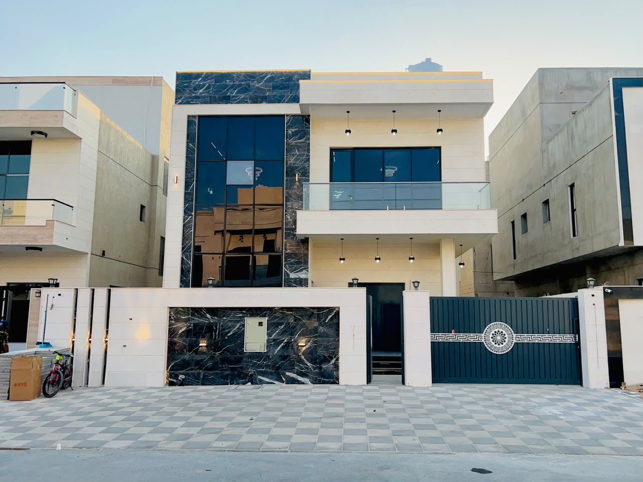 For sale: A distinctive villa in the Al-Haliou area, including registration and ownership fees and air conditioning.