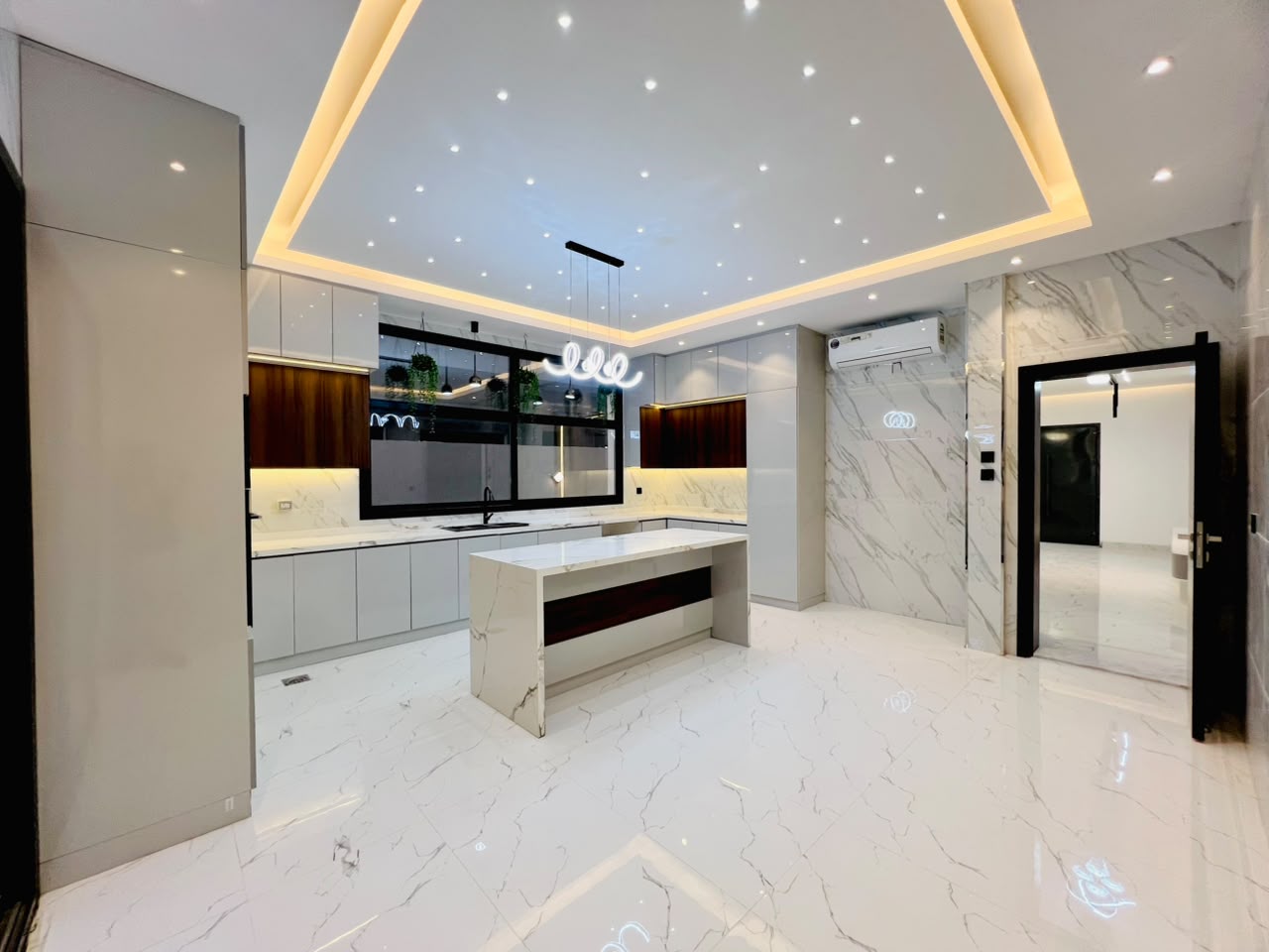 For sale: A distinctive villa in the Al-Haliou area, including registration and ownership fees and air conditioning. 2