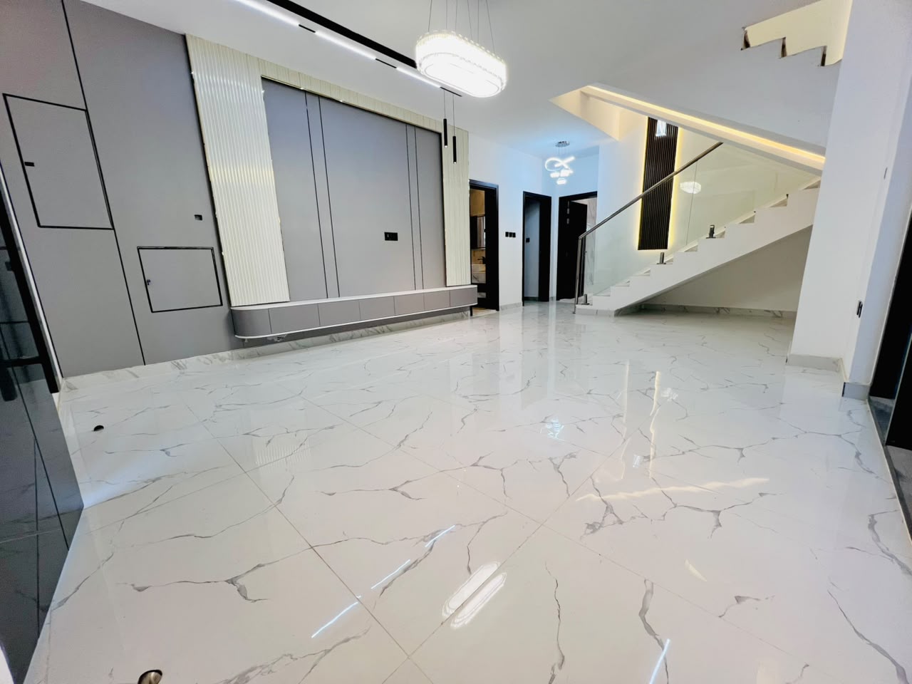 For sale: A distinctive villa in the Al-Haliou area, including registration and ownership fees and air conditioning. 3