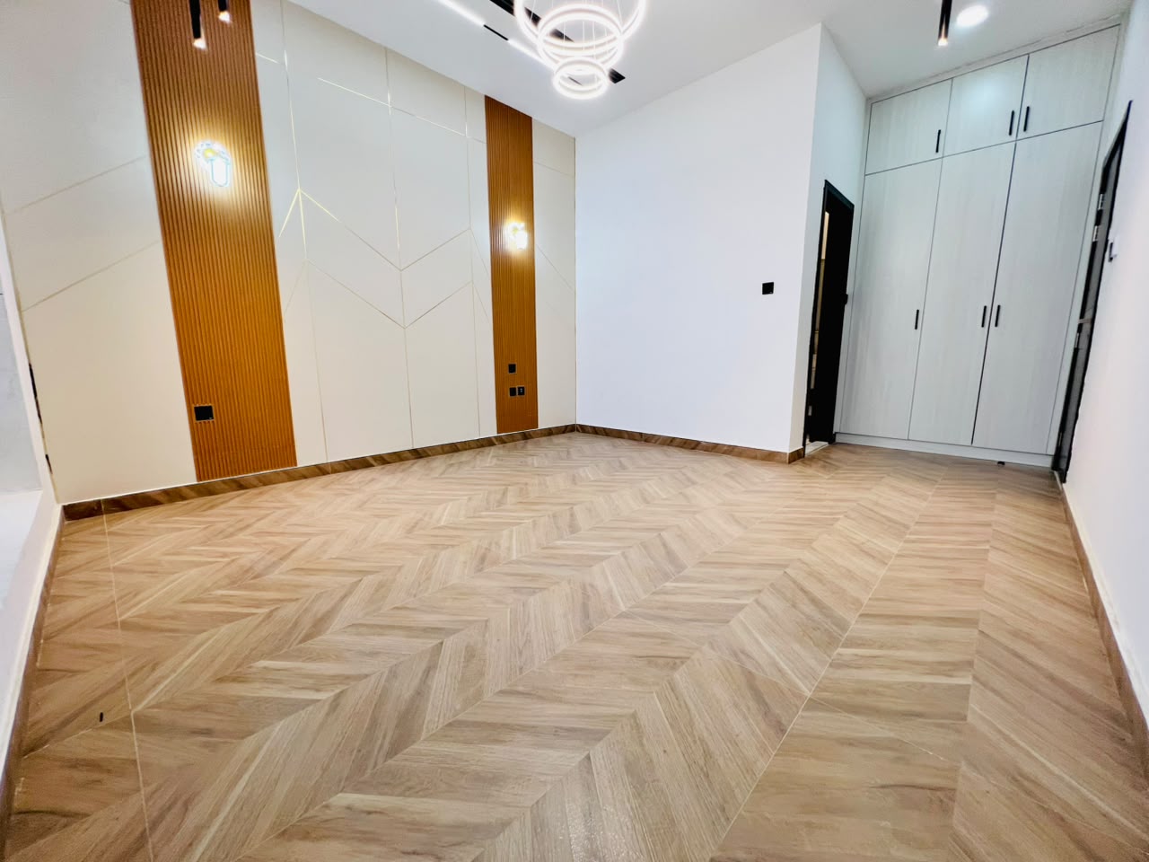 For sale: A distinctive villa in the Al-Haliou area, including registration and ownership fees and air conditioning. 7