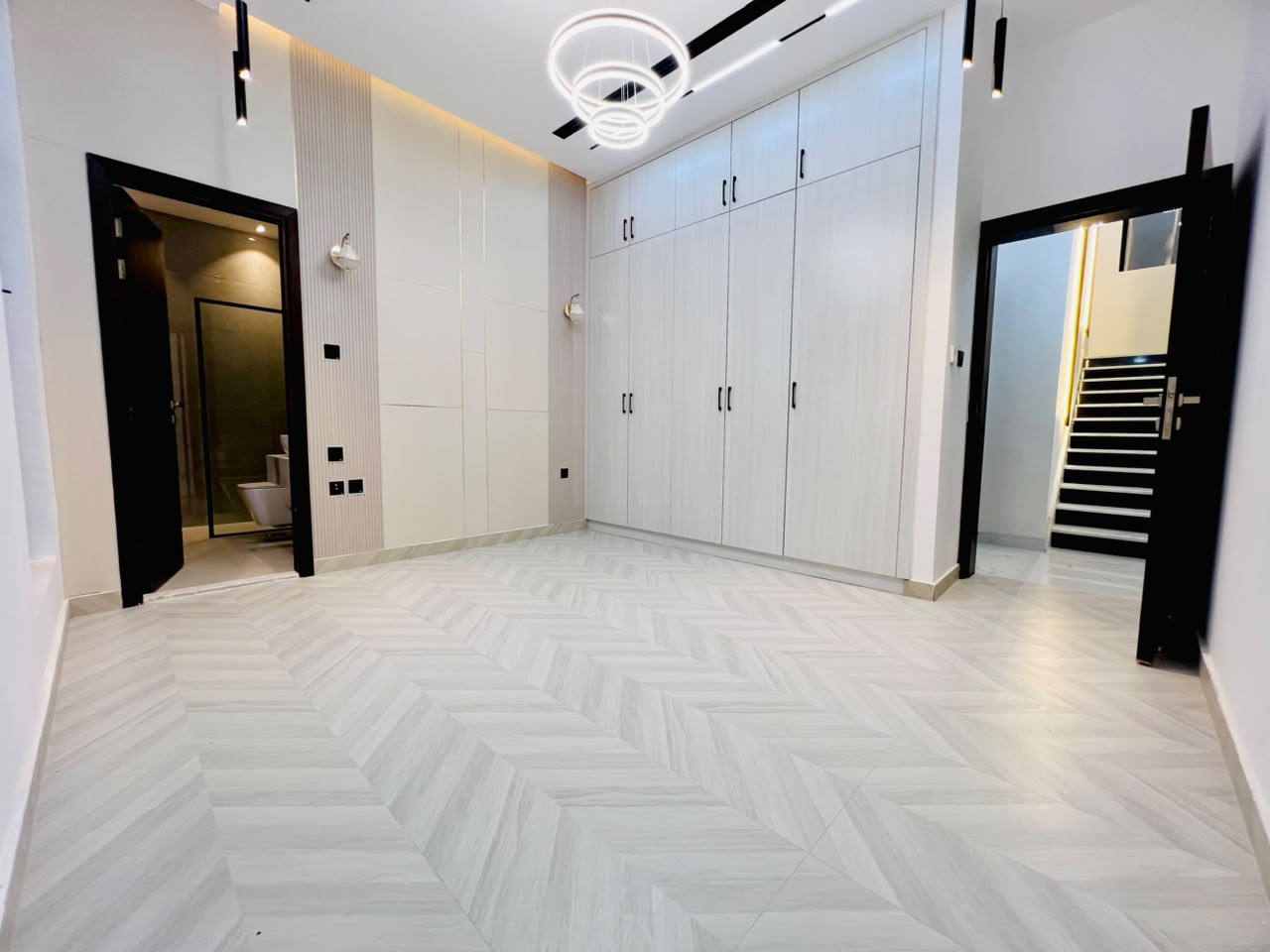For sale: A distinctive villa in the Al-Haliou area, including registration and ownership fees and air conditioning. 10