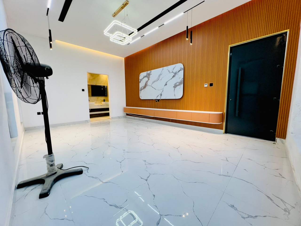 For sale: A distinctive villa in the Al-Haliou area, including registration and ownership fees and air conditioning. 14