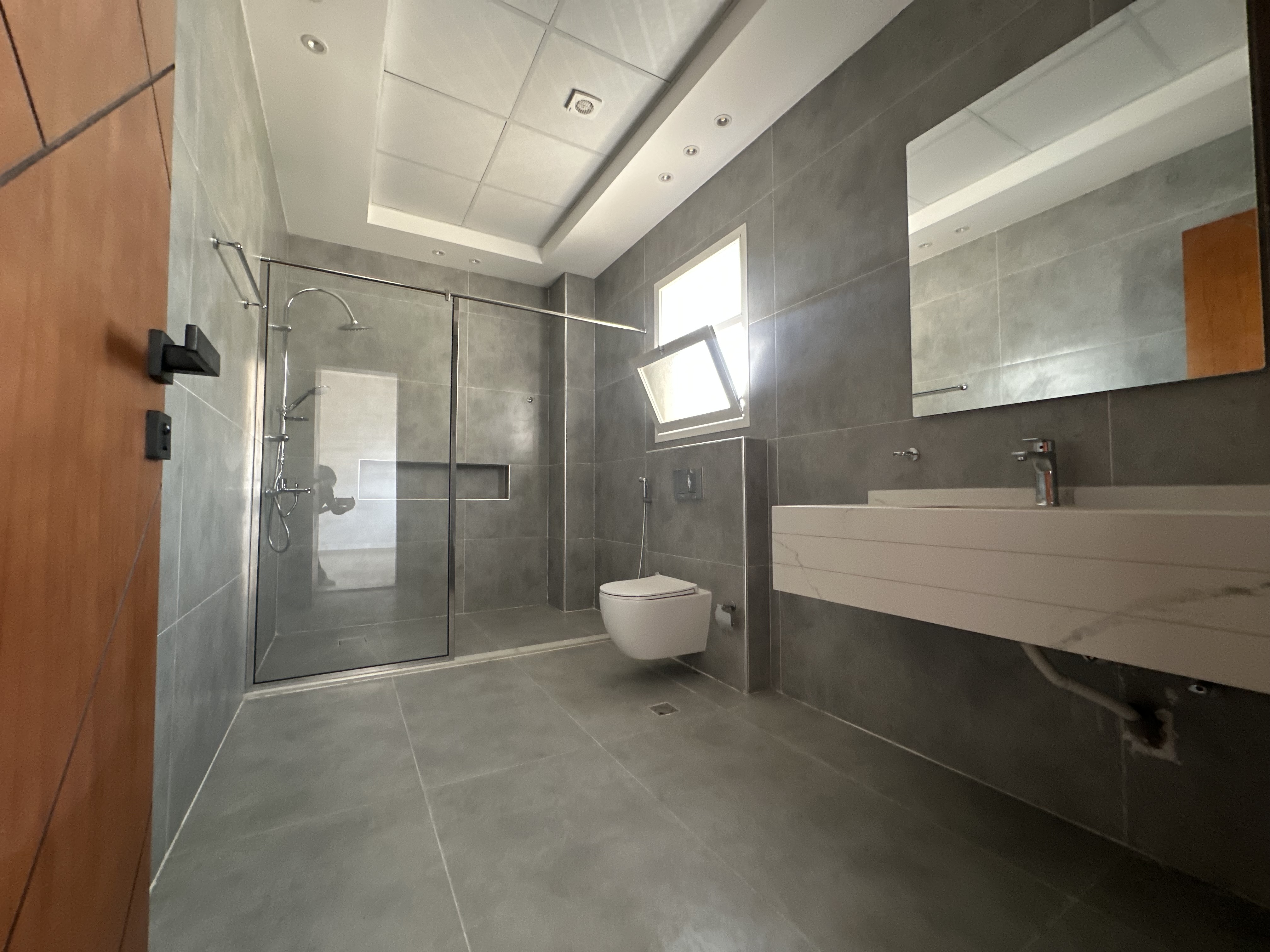 Villa for sale in Al-Raqayeb area, large area, private pool, open view 3
