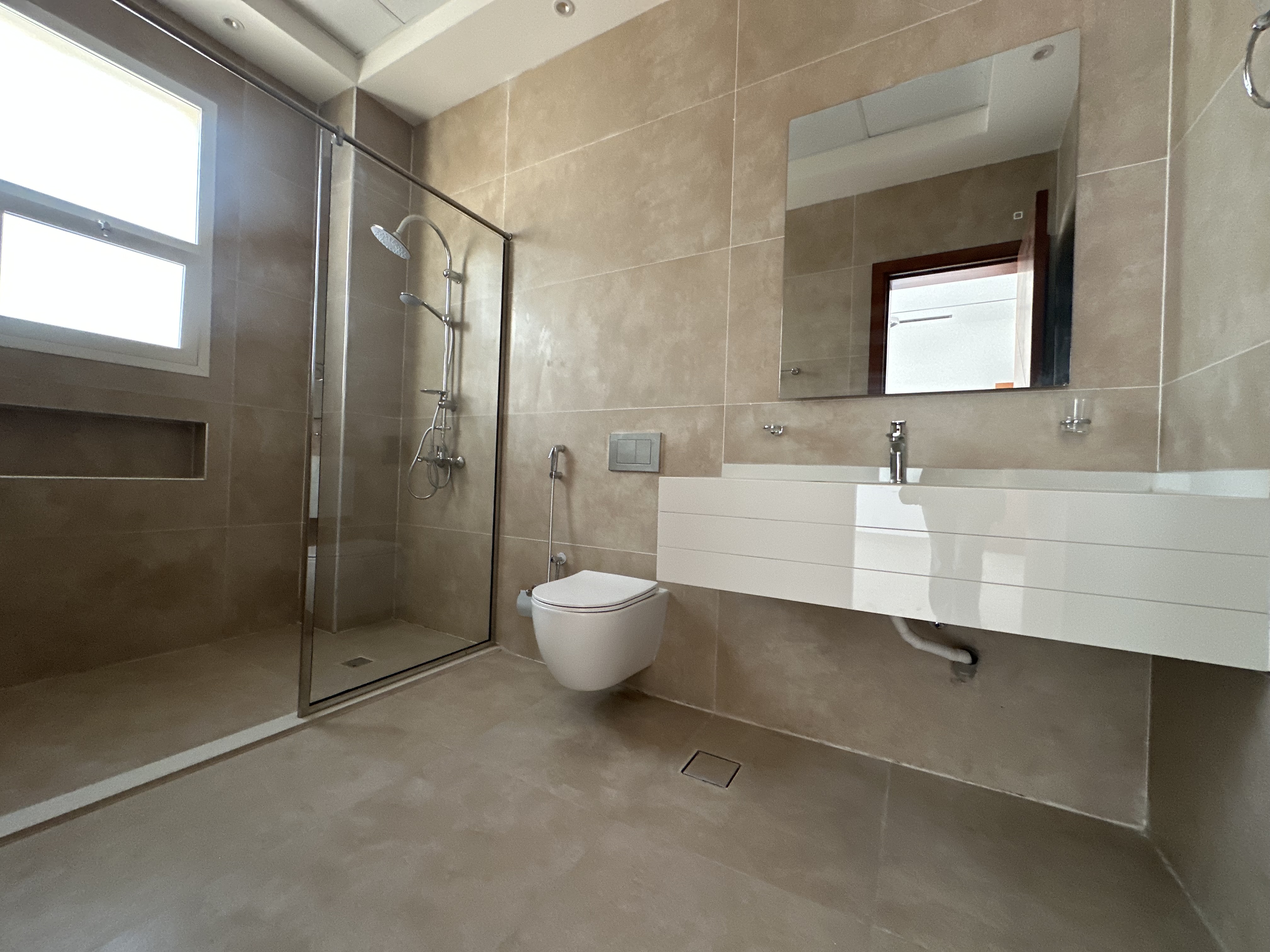 Villa for sale in Al-Raqayeb area, large area, private pool, open view 4
