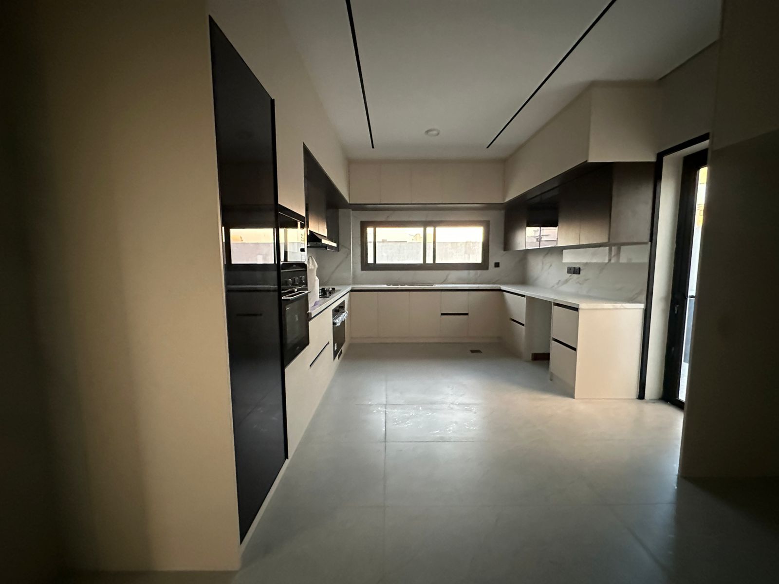 For sale: Luxurious modern villa in Al Yasmin area 6