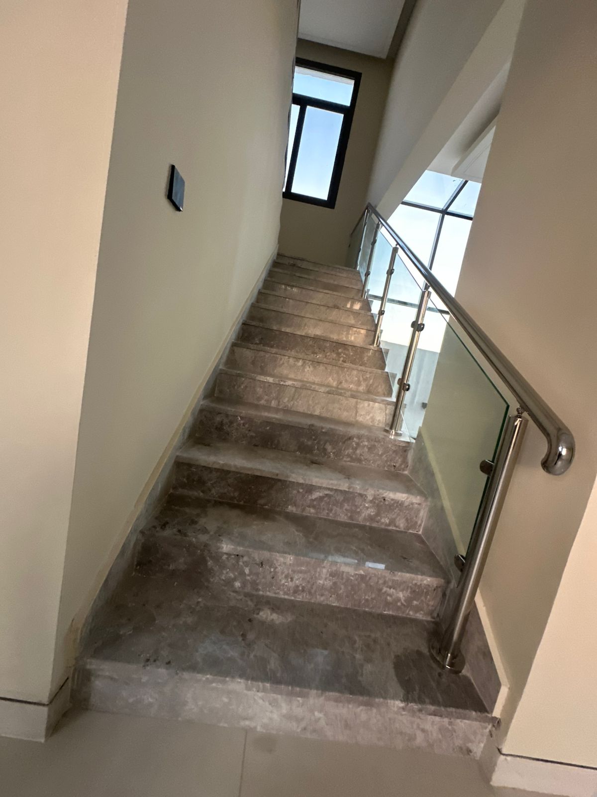 For sale: Luxurious modern villa in Al Yasmin area 8
