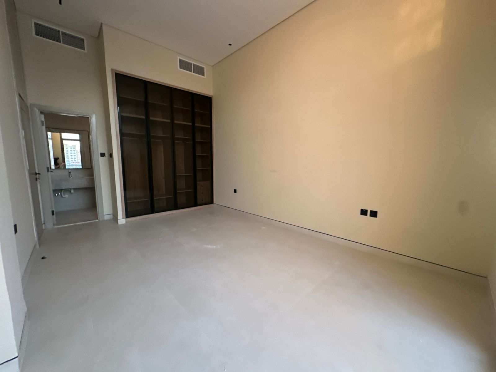 For sale: Luxurious modern villa in Al Yasmin area 10