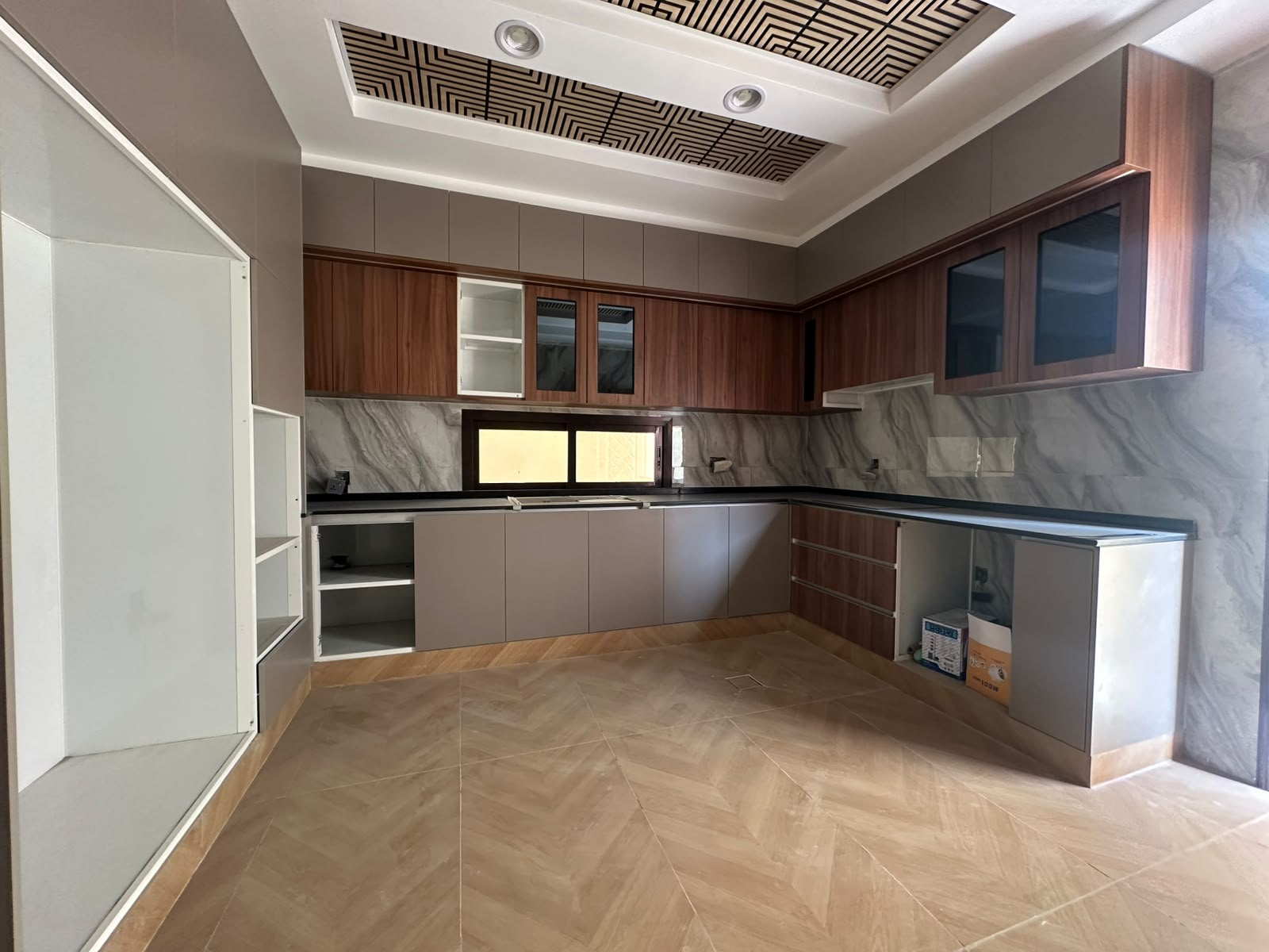 Villa for sale in Al Bahia area, corner plot on two streets, fees included 3