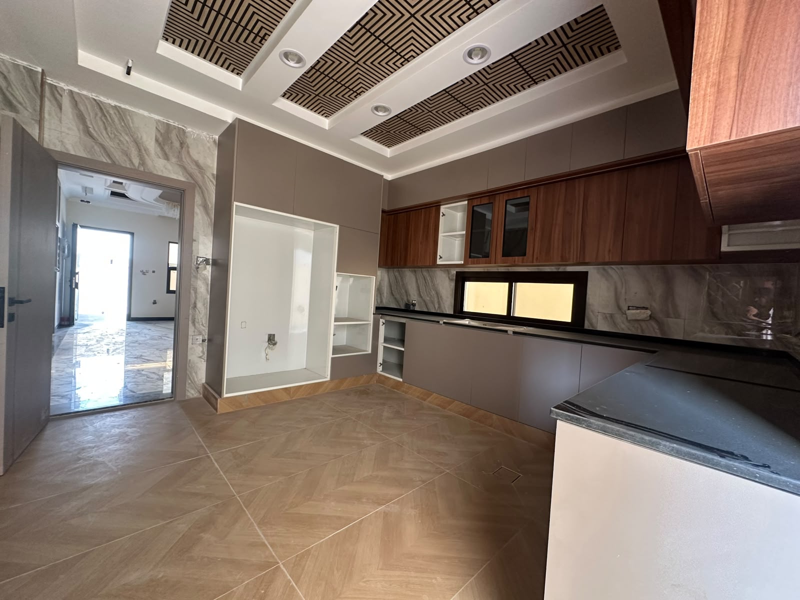 Villa for sale in Al Bahia area, corner plot on two streets, fees included 4