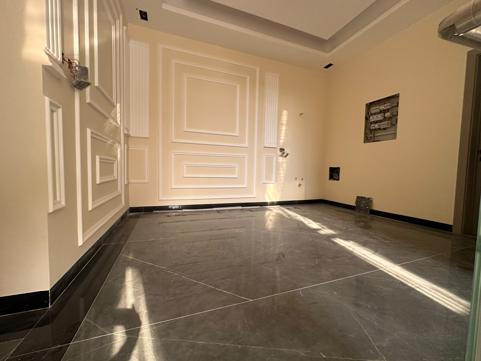 Villa for sale in Al Bahia area, corner plot on two streets, fees included 5