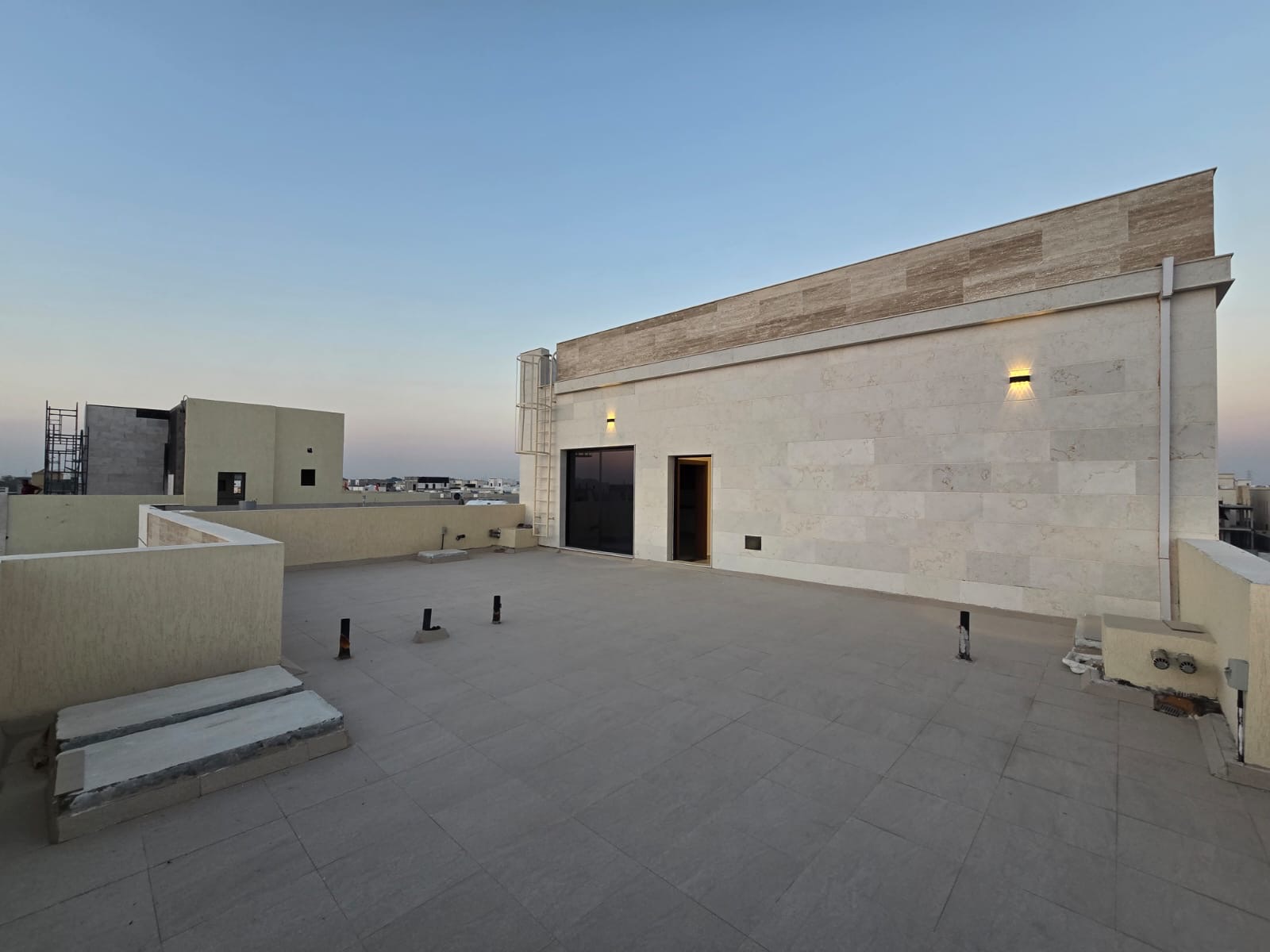 For sale: a distinctive corner villa, including registration fees, electricity, and water. 5