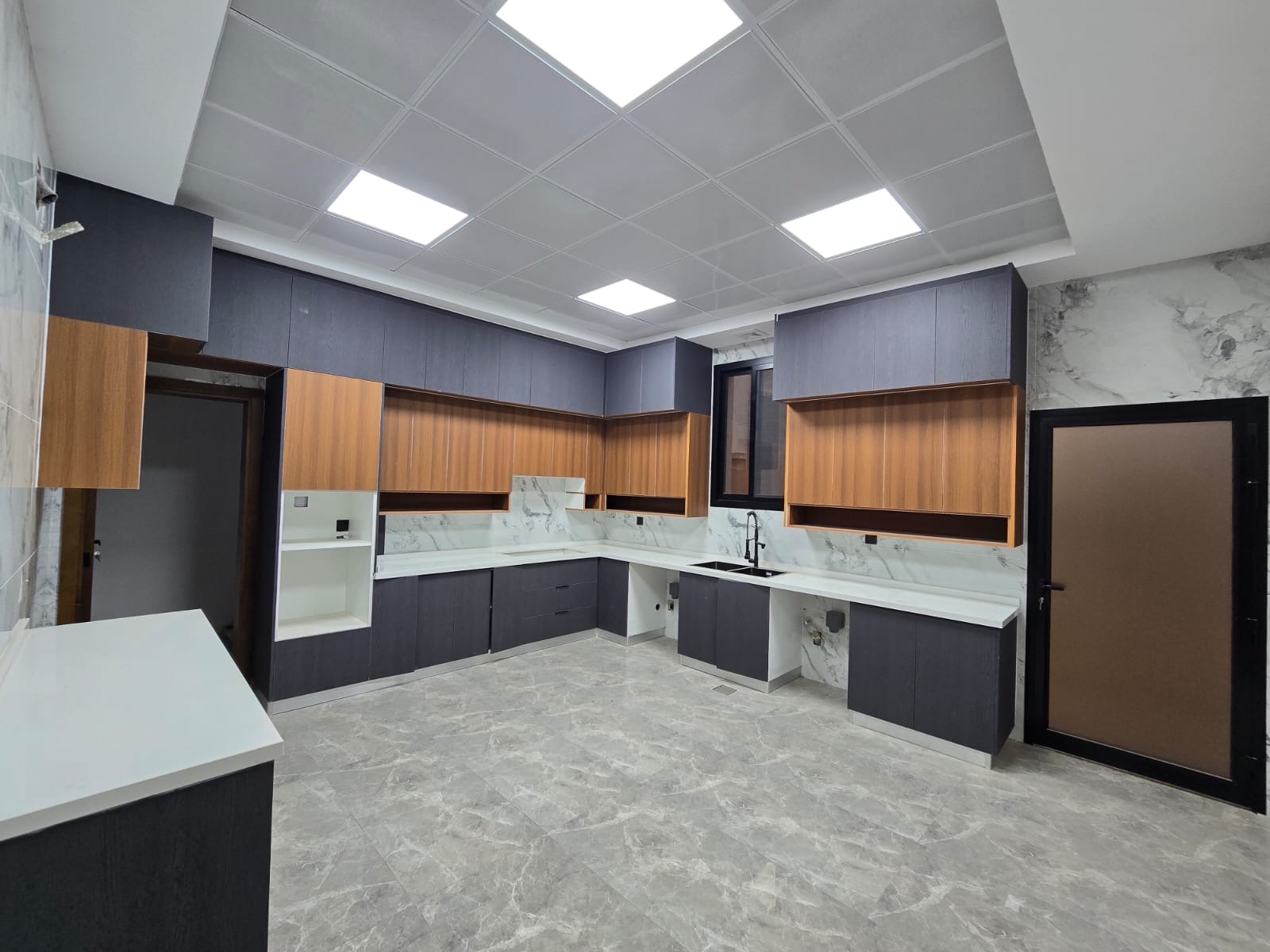 For sale: a distinctive corner villa, including registration fees, electricity, and water. 9