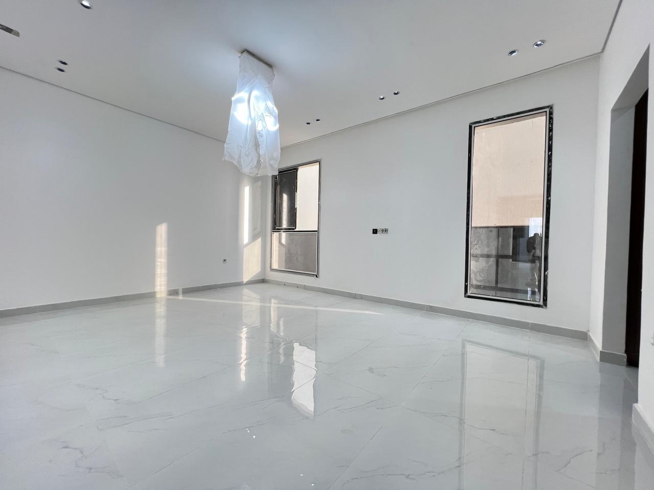 For sale: a distinctive townhouse at a bargain price, including registration fees. 3