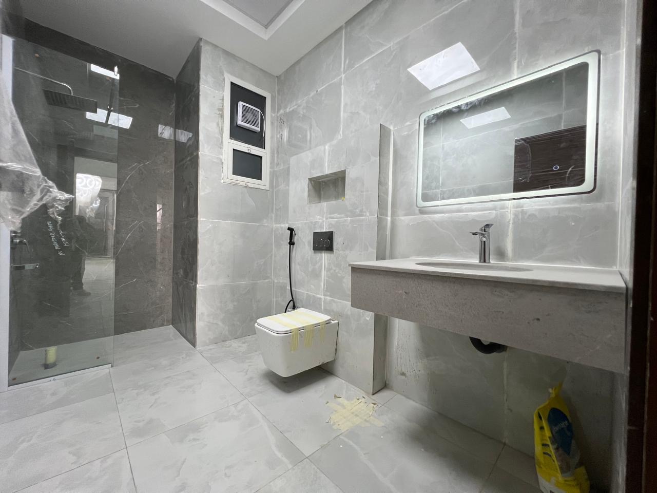For sale: a distinctive townhouse at a bargain price, including registration fees. 5