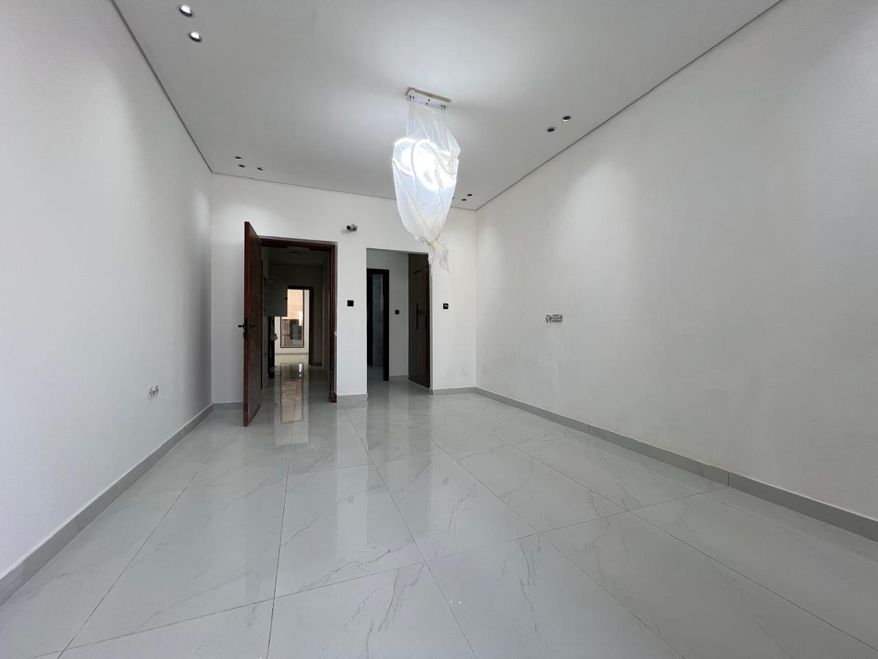 For sale: a distinctive townhouse at a bargain price, including registration fees. 10