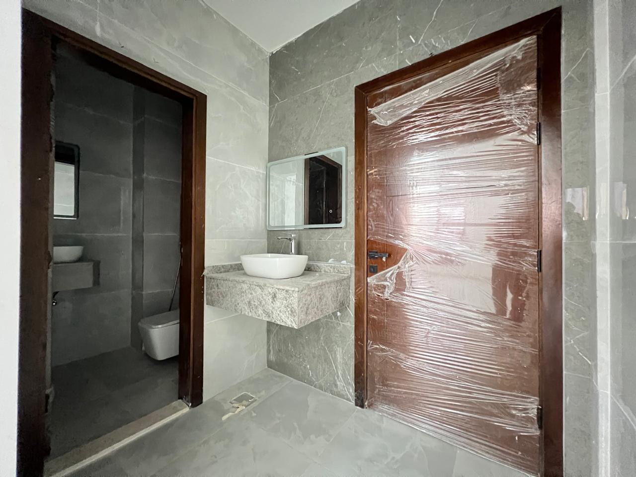 For sale: a distinctive townhouse at a bargain price, including registration fees. 15