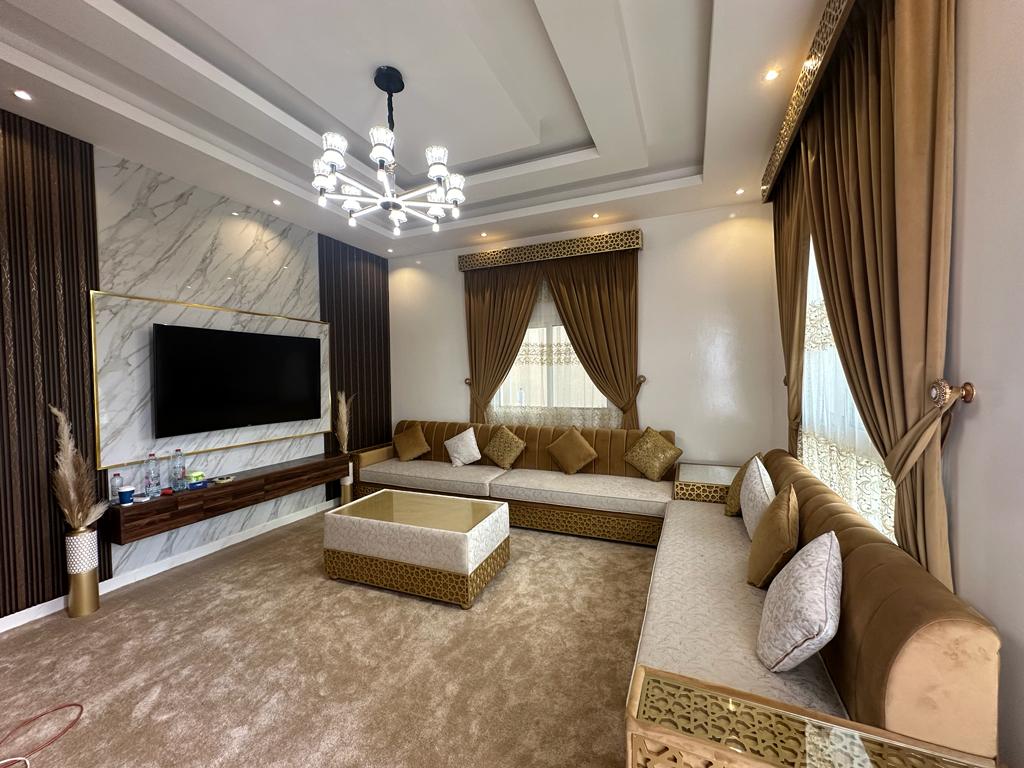 ڤيلا للبيع سكني تجاري مفروشه بالكامل منطقه الزاهيه 6