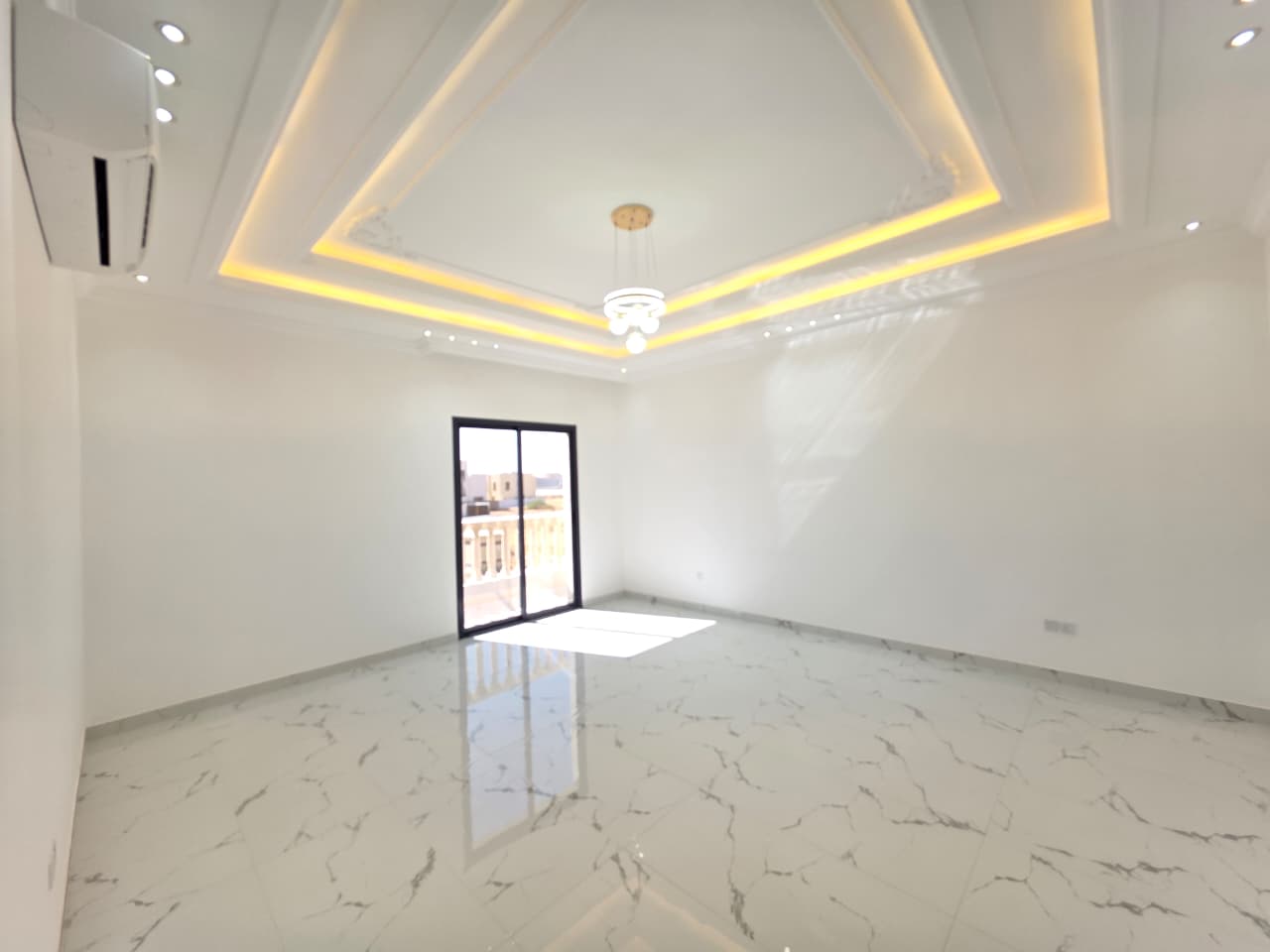 For sale: Excellent villa in Al-Amrah area, including water and electricity. 3