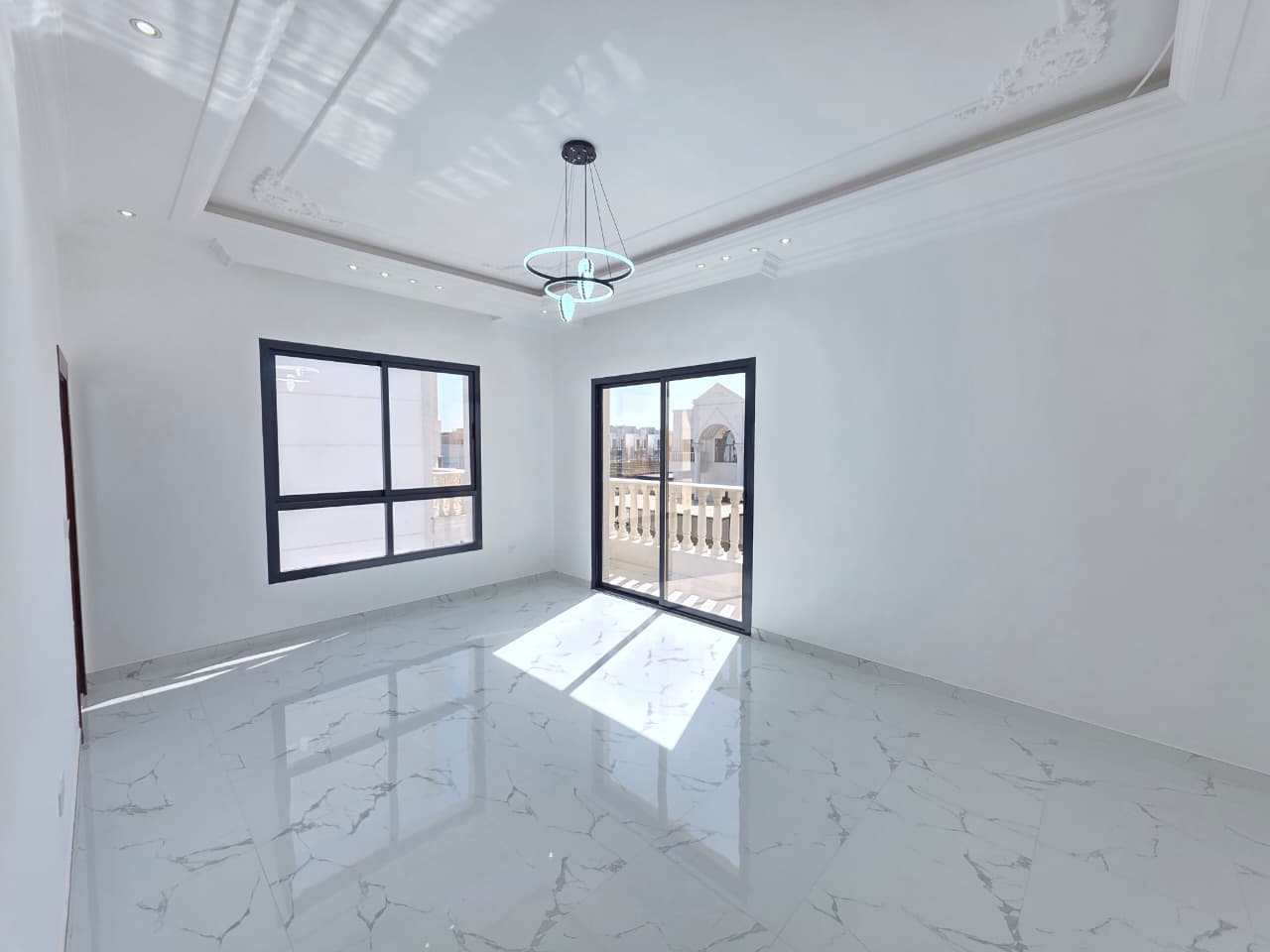 For sale: Excellent villa in Al-Amrah area, including water and electricity. 4