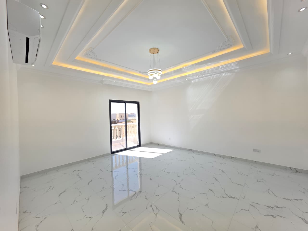 For sale: Excellent villa in Al-Amrah area, including water and electricity. 5