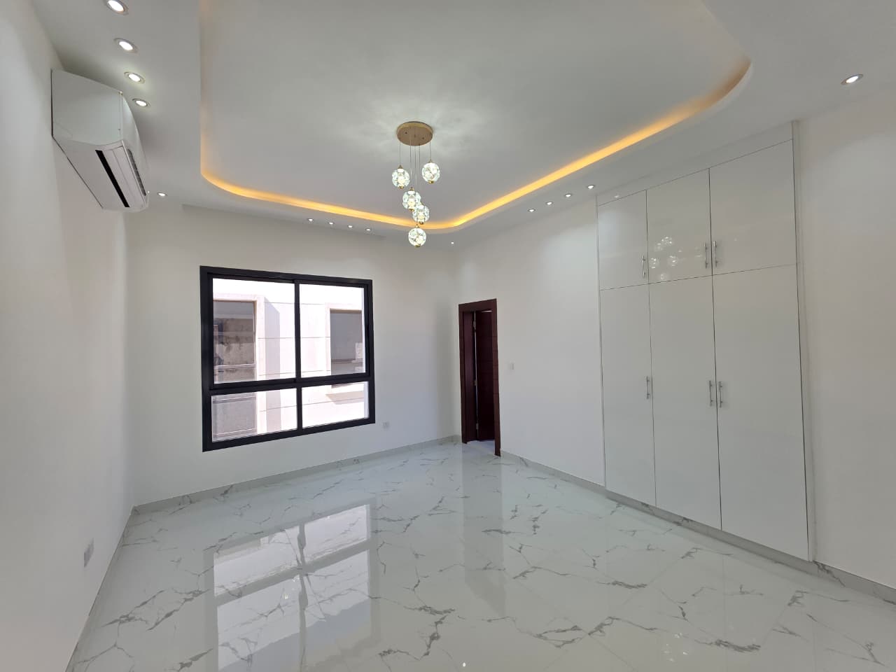 For sale: Excellent villa in Al-Amrah area, including water and electricity. 8