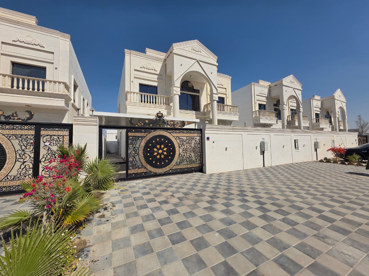 For sale: Excellent villa in Al-Amrah area, including water and electricity. 15