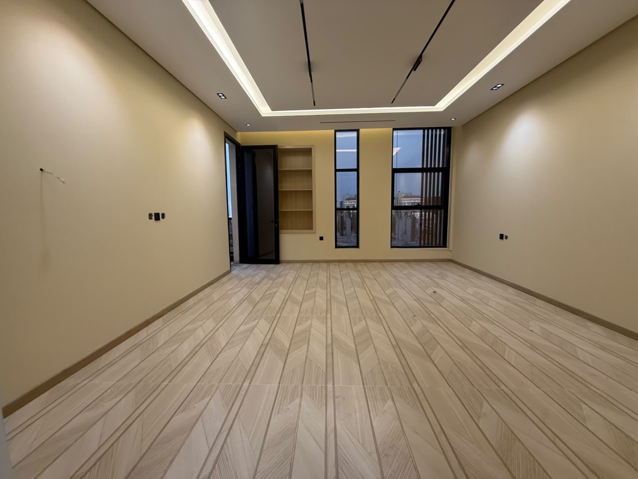 Luxury 3-story villa for sale in Al-Haliou area with central air conditioning 2